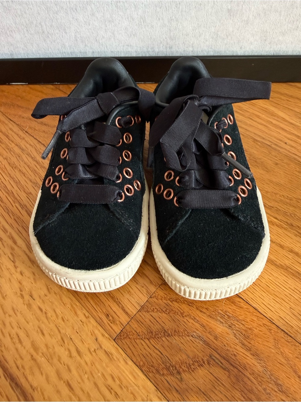 PUMA Suede Toddler Sneakers 5C Black Rose Gold Ribbon Laces  Excellent Condition